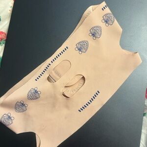 Women's Face Mask to help tighten face and jaw line